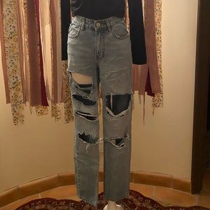 Light distressed jeans